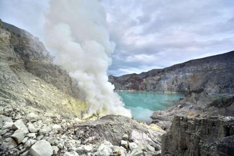 yogyakarta-to-bali-borobudur-prambanan-bromo-ijen-tumpak-sewu