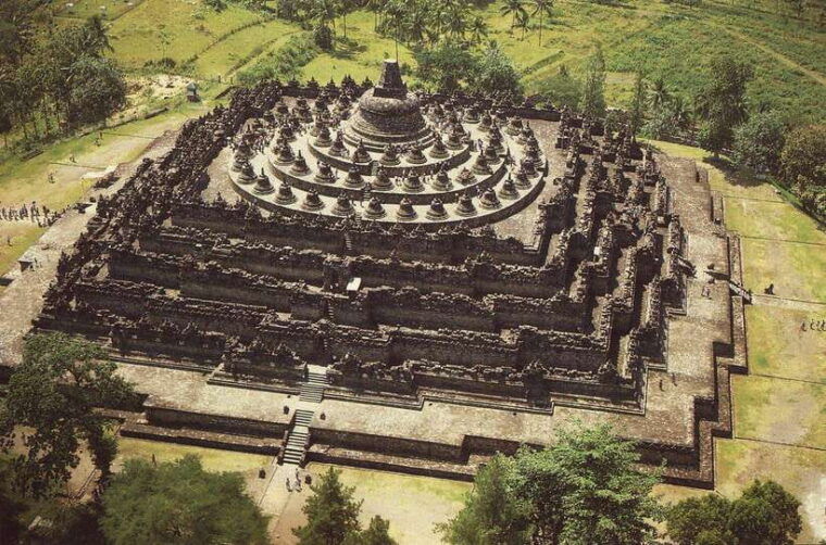 yogyakarta-to-bali-borobudur-prambanan-bromo-ijen-tumpak-sewu