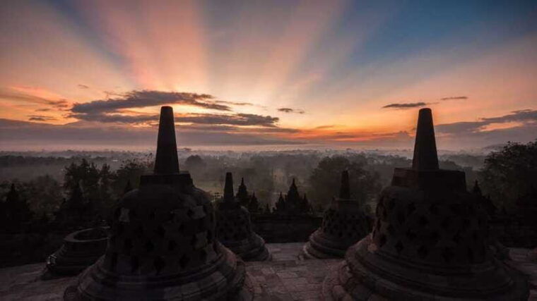 yogyakarta-to-everywhere-car-van-trip-with-driver-guide