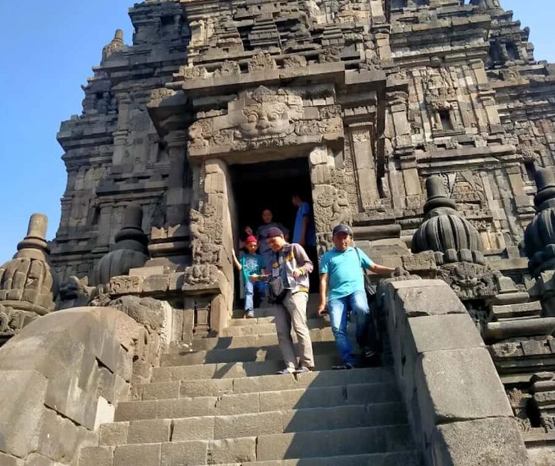 Yogyakarta: Transfer & Tour Borobudur and Prambanan Temples - Exploring Java’s Iconic Temples: A Detailed Look at the Yogyakarta Transfer & Tour Borobudur and Prambanan Temples