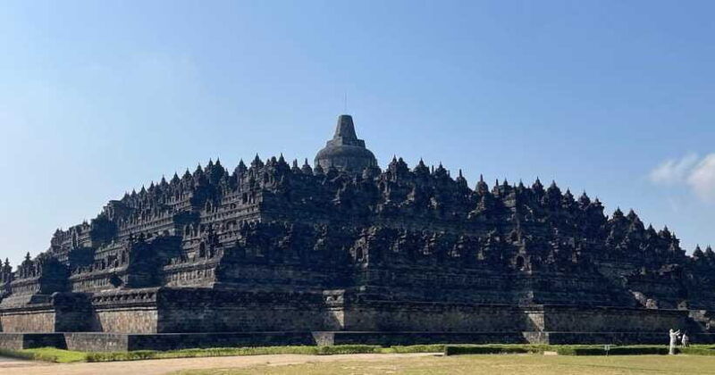 yogyakarta-transfer-tour-borobudur-and-prambanan-temples