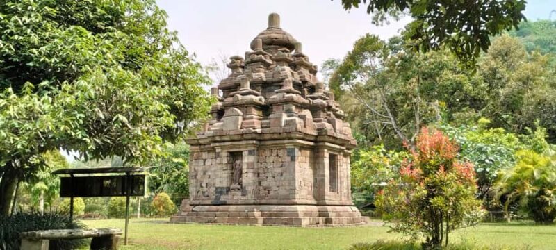 Yogyakarta : trip to Borobudur temple + Selogriyo temple - The Sum Up