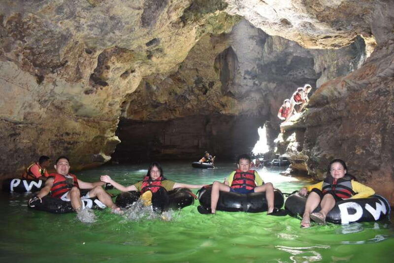 yogyakarta-trip-to-pindul-cave-timang-beach-guide