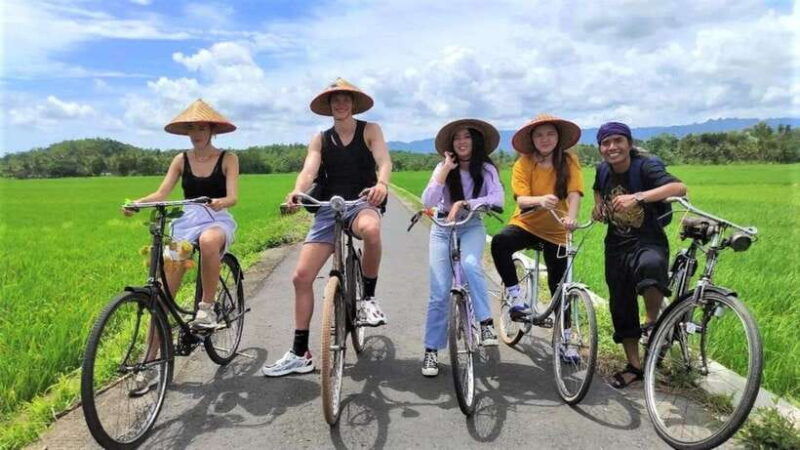 yogyakarta-village-cycling-tour-with-classic-bicycle