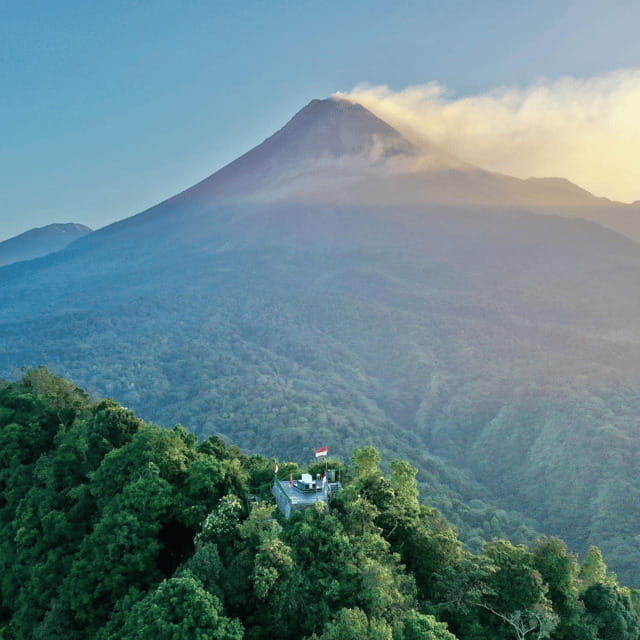 yogyakarta-volcano-merapi-volcano-on-hilltop-lava-viewing