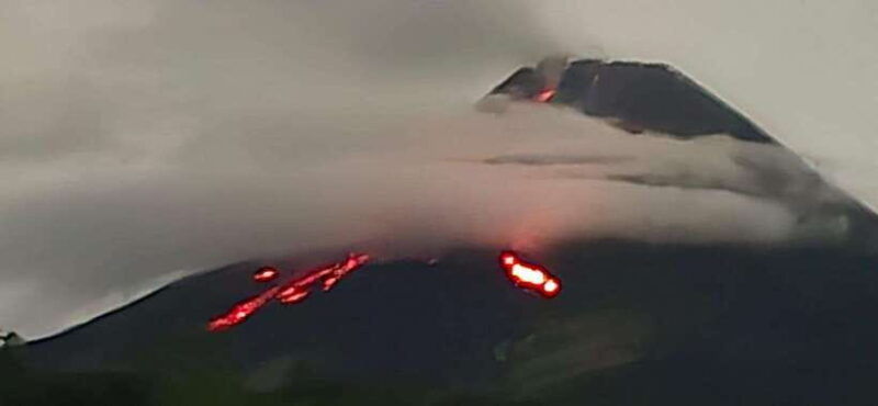 yogyakarta-volcano-mount-merapi-on-hilltop-lava-view
