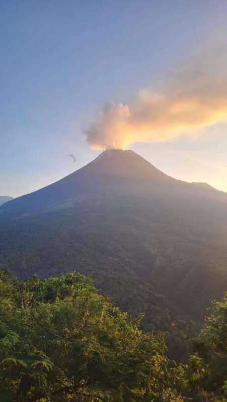yogyakarta-volcano-mount-merapi-on-hilltop-lava-view
