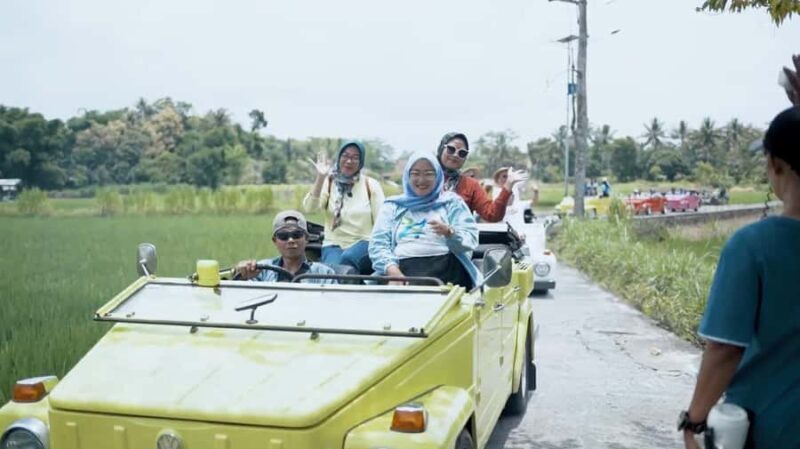 Yogyakarta : VW Borobudur English Guide Tour Medium Trip - Key Points