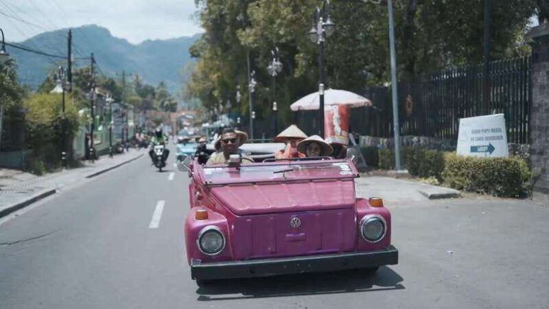 yogyakarta-vw-setumbu-sunrise-borobudur-climb-up-tour