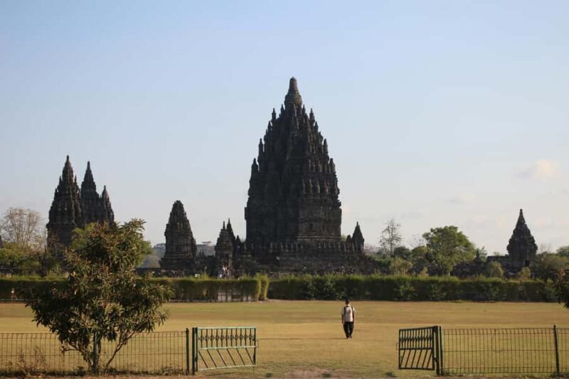 Yogyakarta:(EntranceTicketOnly)Borobudur&PrambananTempleTour - Key Points