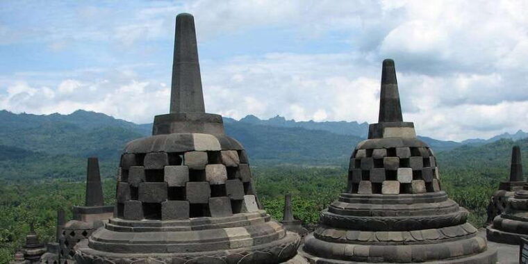 yogyakartaentranceticketonlyborobudurprambanantempletour