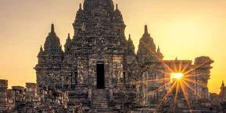yogyakartaentranceticketonlyborobudurprambanantempletour