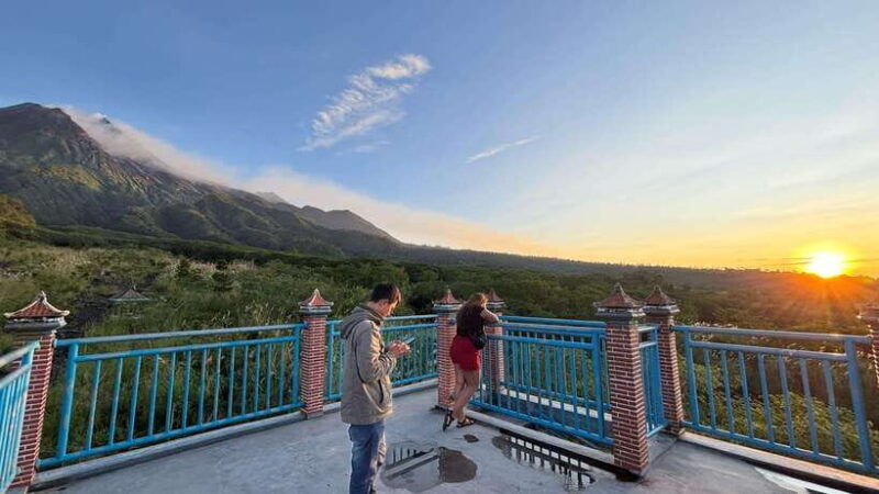 yogyakartamount-merapi-sunrise-borobudur-climb-prambanan