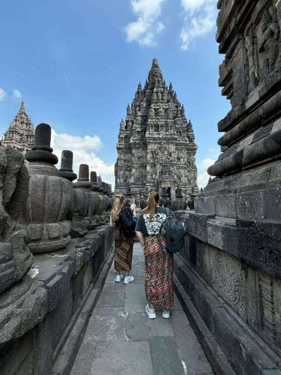 yogyakartamount-merapi-sunrise-borobudur-climb-prambanan