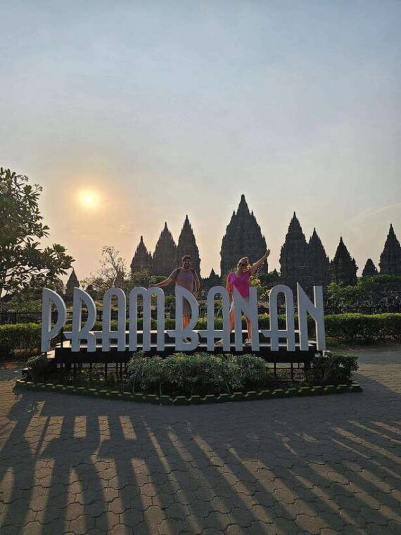 yogyakartamount-merapi-sunrise-borobudur-climb-prambanan