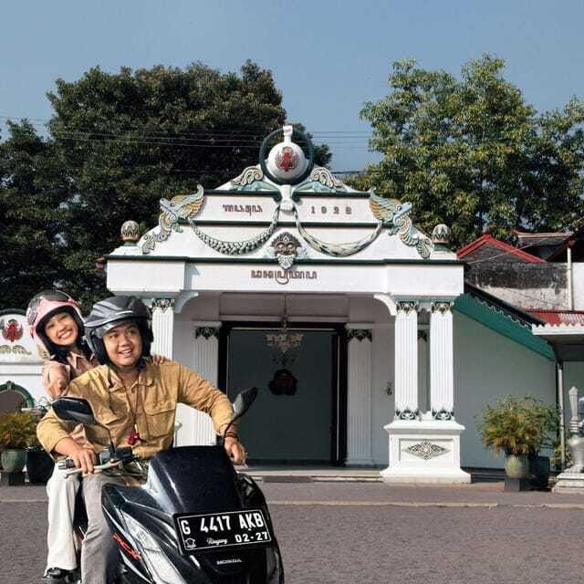 yogyakartapalace-water-castle-surroundingsscooter-tour