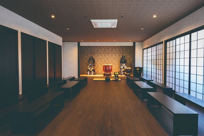yokabus-fukuoka-food-crafting-samurai-style-dining-mirror-sea