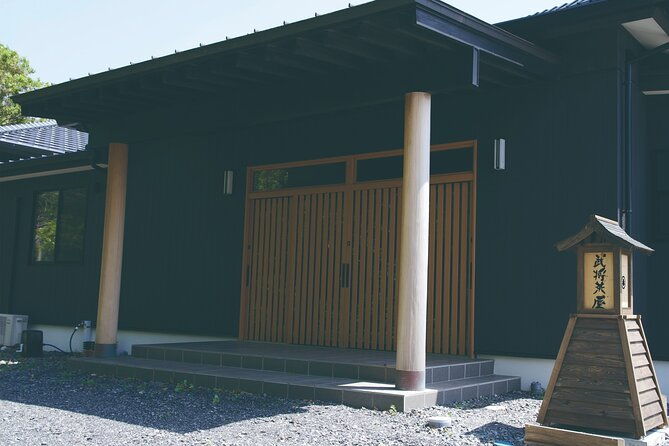 yokabus-fukuoka-food-crafting-samurai-style-dining-mirror-sea