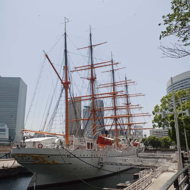 Yokohama: Tour with Coffee and Lunch - Key Points