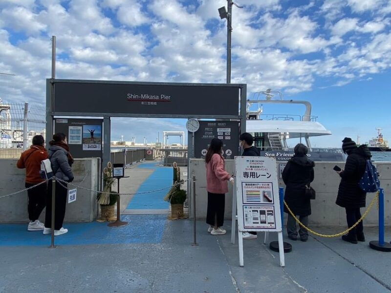 yokosuka-uninhabited-island-and-naval-port-cruise