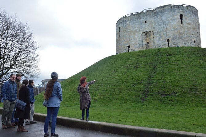 york-saints-and-sinners-private-walking-tour