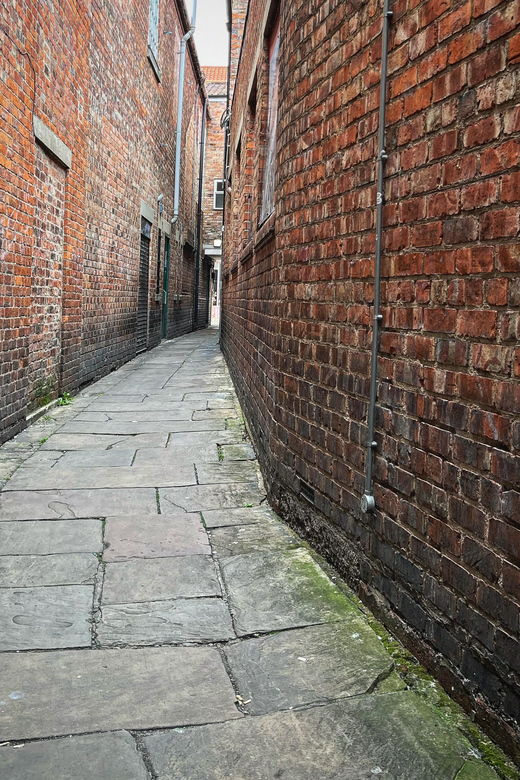 yorks-snickelways-story-walking-tour
