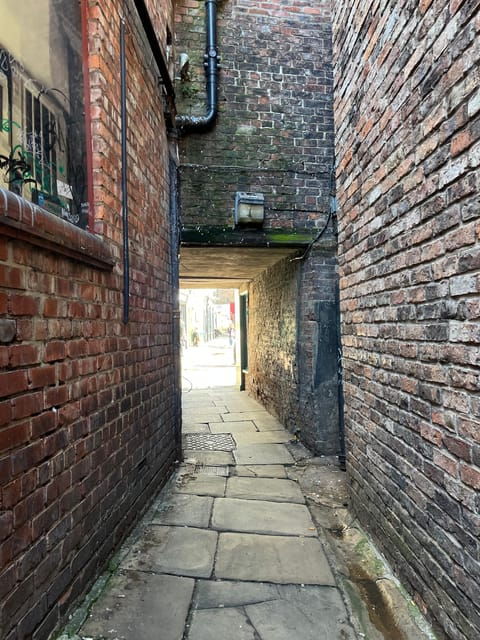 yorks-snickelways-story-walking-tour