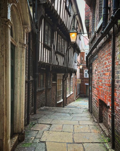 yorks-snickelways-story-walking-tour