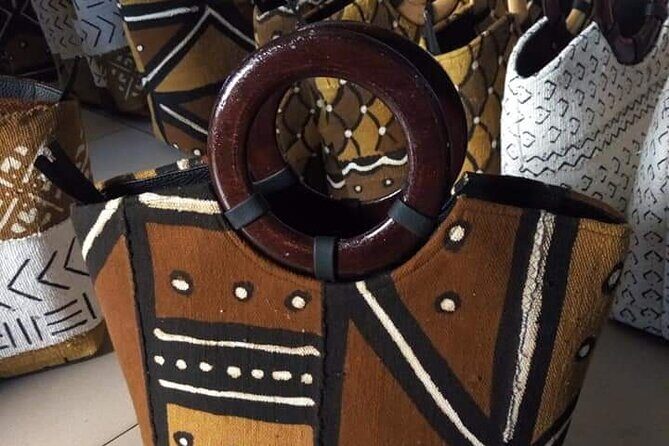 Your assistant in interpretation & in shopping in Dakar markets - What to Expect from Your Dakar Market Tour