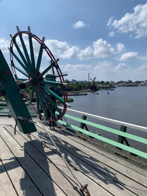 Zaanse Schans and Giethoorn Private Tour + 1-Hr Canal Cruise - Traveling to Giethoorn: The Water Village