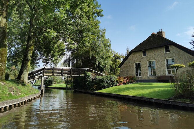 zaanse-schans-and-giethoorn-unique-day-trip-with-boat-cruise-2