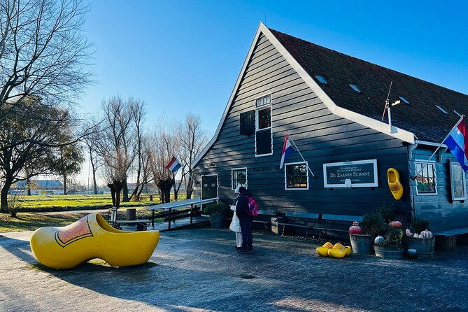 zaanse-schans-and-giethoorn-unique-day-trip-with-boat-cruise-4