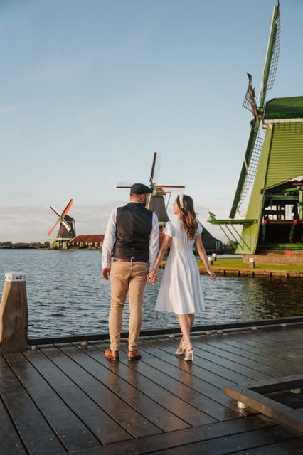 zaanse-schans-photoshoot-near-amsterdam-with-windmills