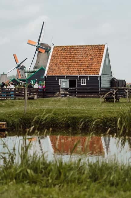 Zaanse Schans: the windmills village tour in Italian - The Experience for Different Travelers