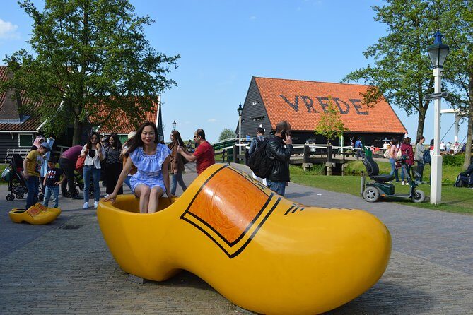 Zaanse Schans & Volendam Small-Group Tour from Amsterdam (7 Pax) - Exploring the Itinerary: What You’ll Experience