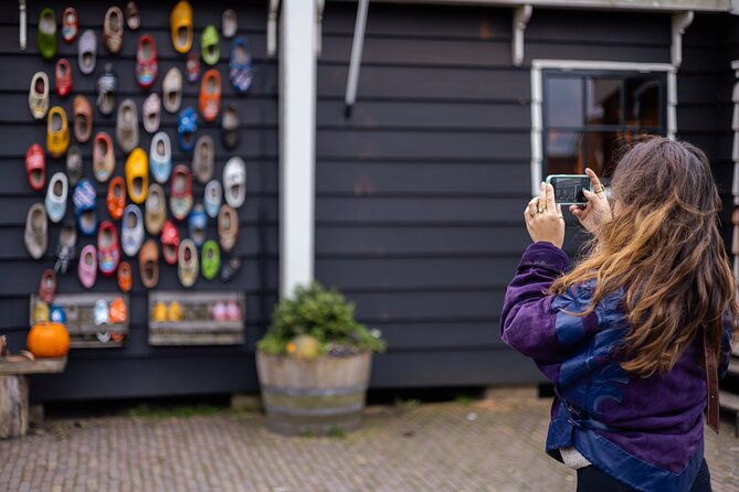 zaanse-schans-windmills-and-volendam-from-amsterdam-live-guided
