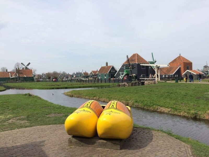 zaanse-schans-windmills-volendam-with-ferry-to-marken