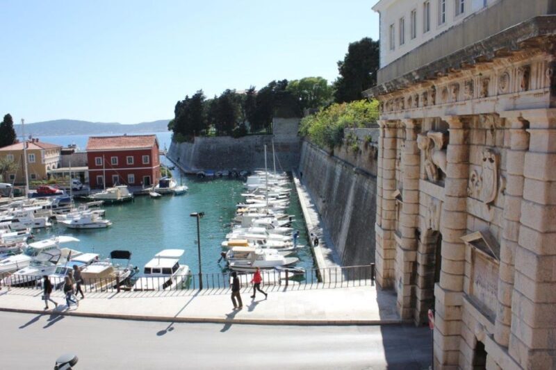 Zadar: E-scooter self guided tour - Key Points