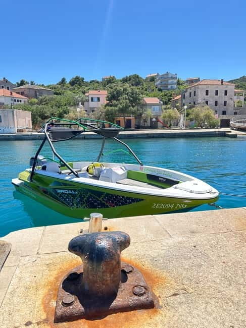 Zadar: Luxury speedboat trip: 3 islands, vine & fruit - The Experience of the Guides and Crew