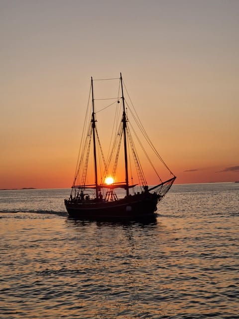 zadar-sunset-sailing-cruise-on-traditional-boat-with-wine