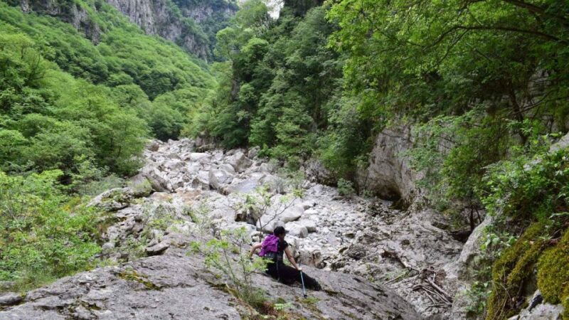 zagori-hiking-in-vikos-gorge