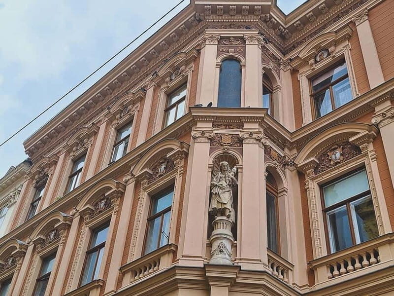 Zagreb: Explore with an Art Historian  Private Walking Tour - The Sum Up