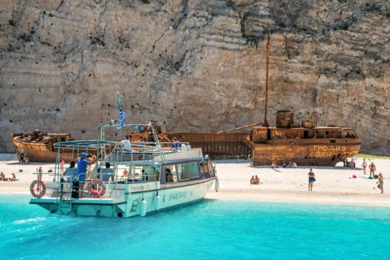 zakynthos-glass-bottom-boat-to-navagio-caves-white-beach