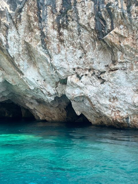zakynthos-glass-bottom-boat-to-navagio-caves-white-beach