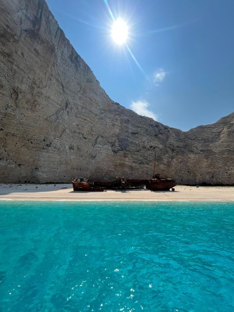 zakynthos-glass-bottom-boat-to-navagio-caves-white-beach