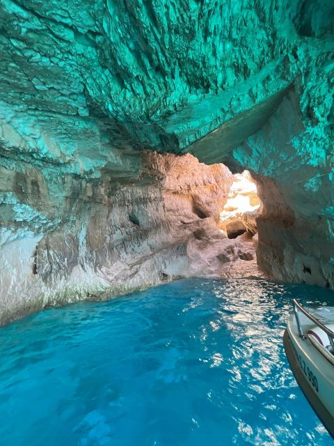 zakynthos-glass-bottom-boat-to-navagio-caves-white-beach
