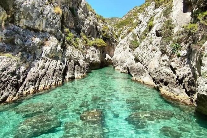 zakynthos-private-cruise-to-shipwreck-beach-blue-caves