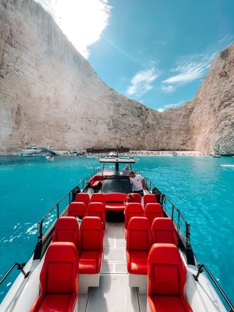 zakynthos-shipwreck-bay-by-fast-boat-small-group