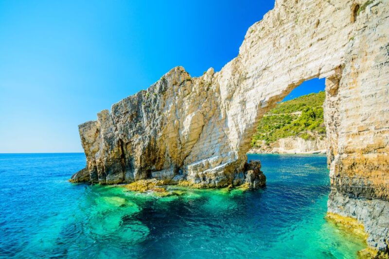 zakynthos-shipwreck-bay-by-fast-boat-small-group