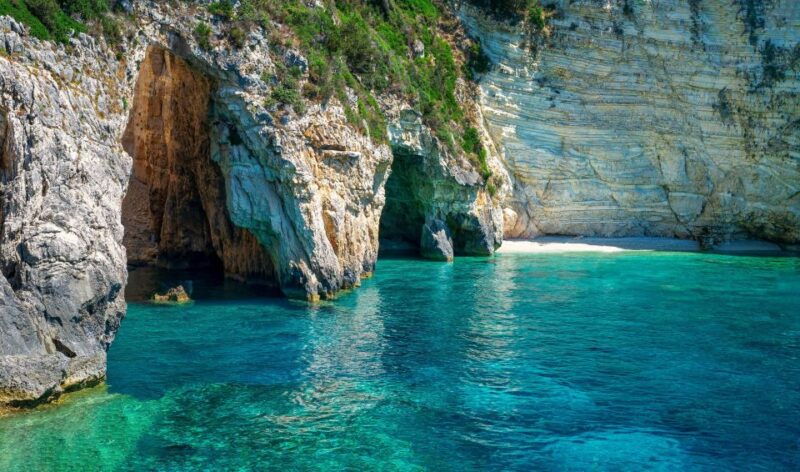 zakynthos-shipwreck-bay-by-fast-boat-small-group